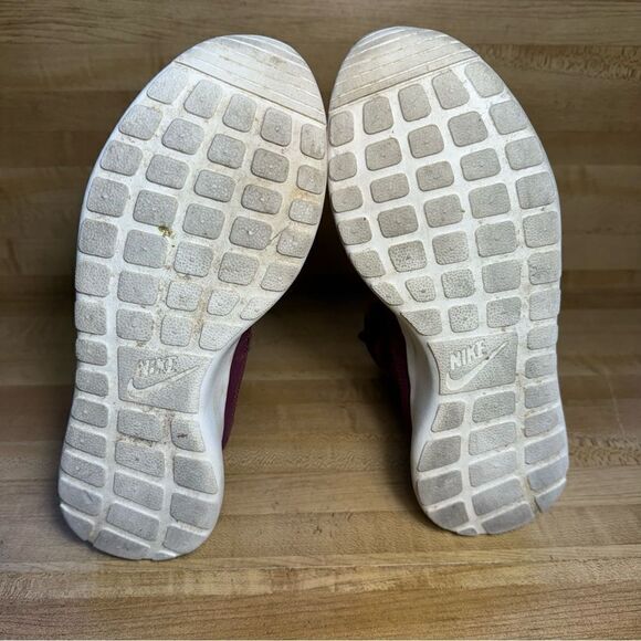 Women's Nike Roshe One Hi Print Sneakerboots, SAMPLE Size 7 Deep Garnet Berry - Picture 5 of 6